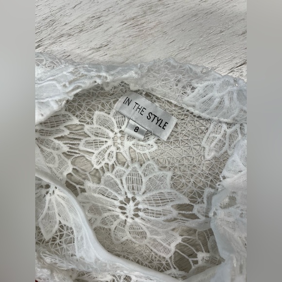 White lace top. - Picture 4 of 4